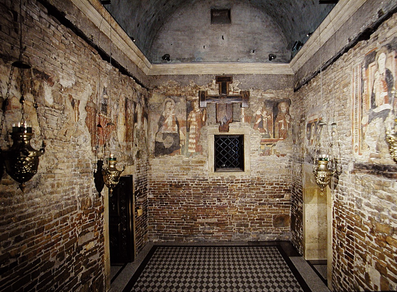 Santa-Casa_interno_le-3-pareti-originali